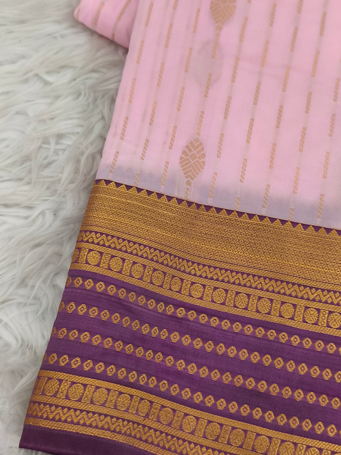Elegant Kanchi Silk Saree with Contrast Running Blouse