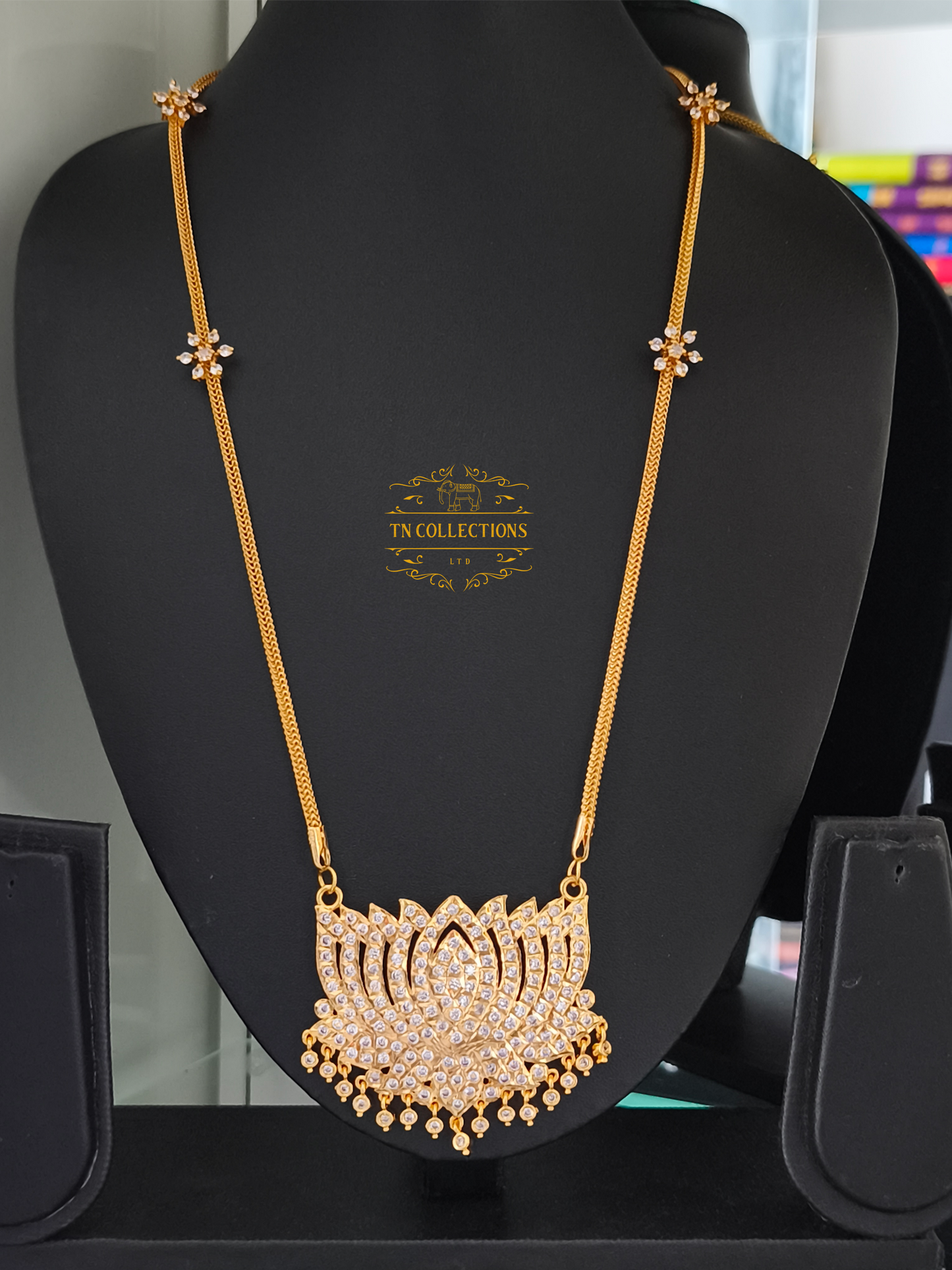 Traditional Lotus Pathakkam with Chain