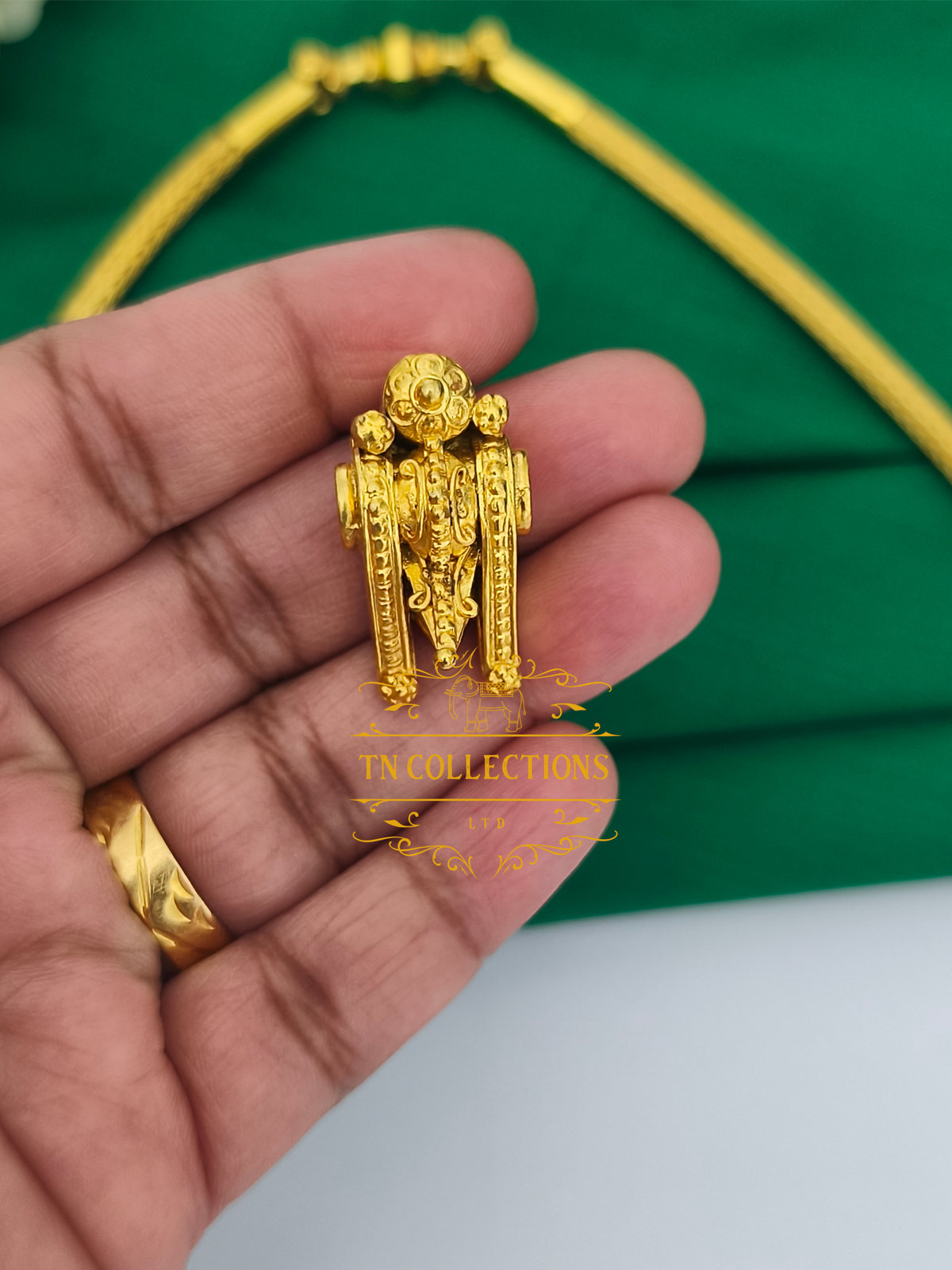 22ct Gold Plated Traditional Hindu Thalikodi with Kombu thali,thadai & Coins (9 - 11 Pawn thickness)