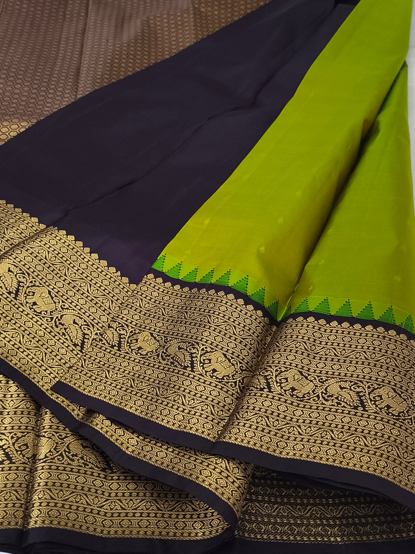 Pure Handloom Kanchipuram Silk Saree (Lime Green)