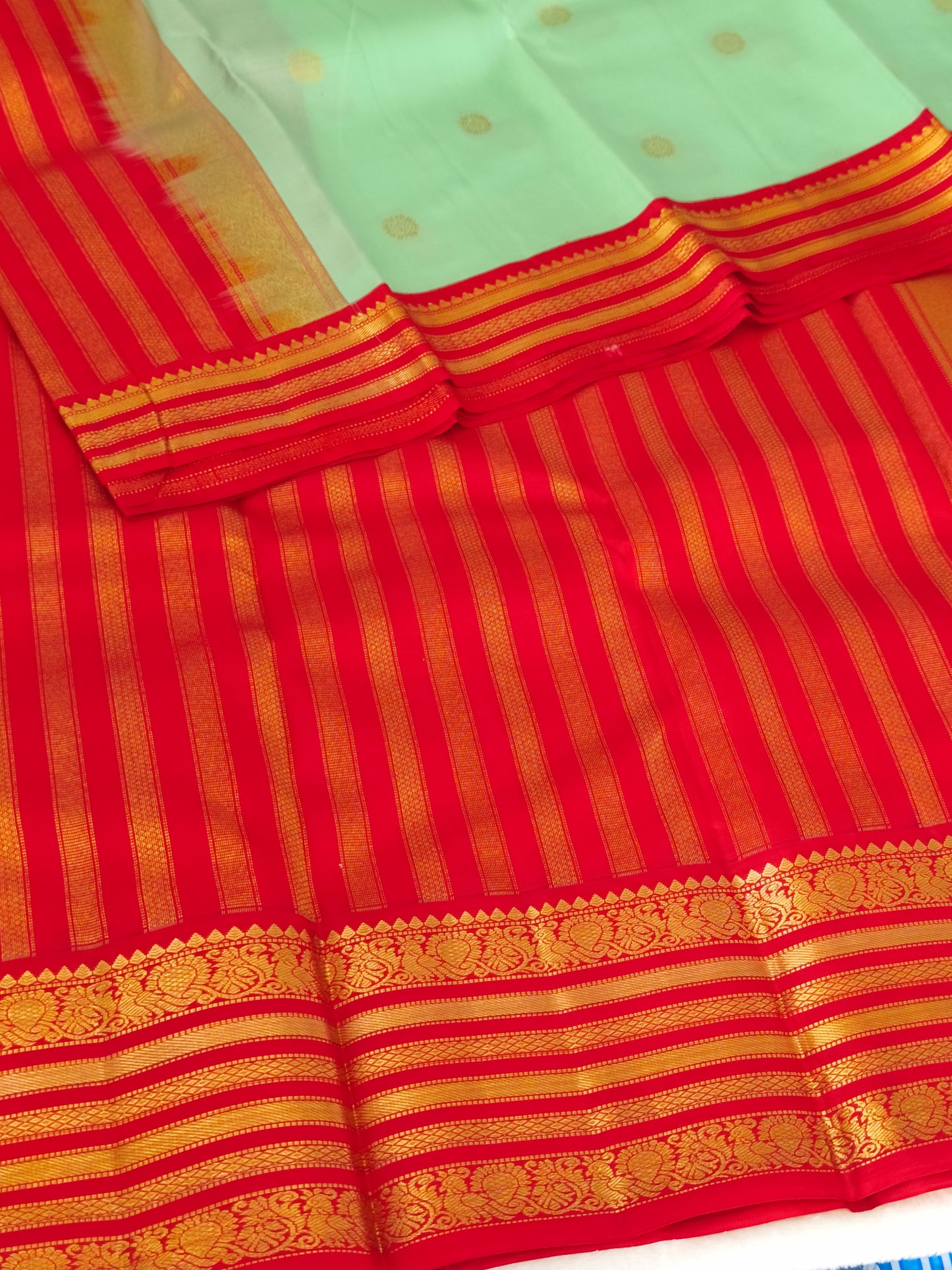 Pure handloom Kanchipuram Silk Saree (Pista Green)
