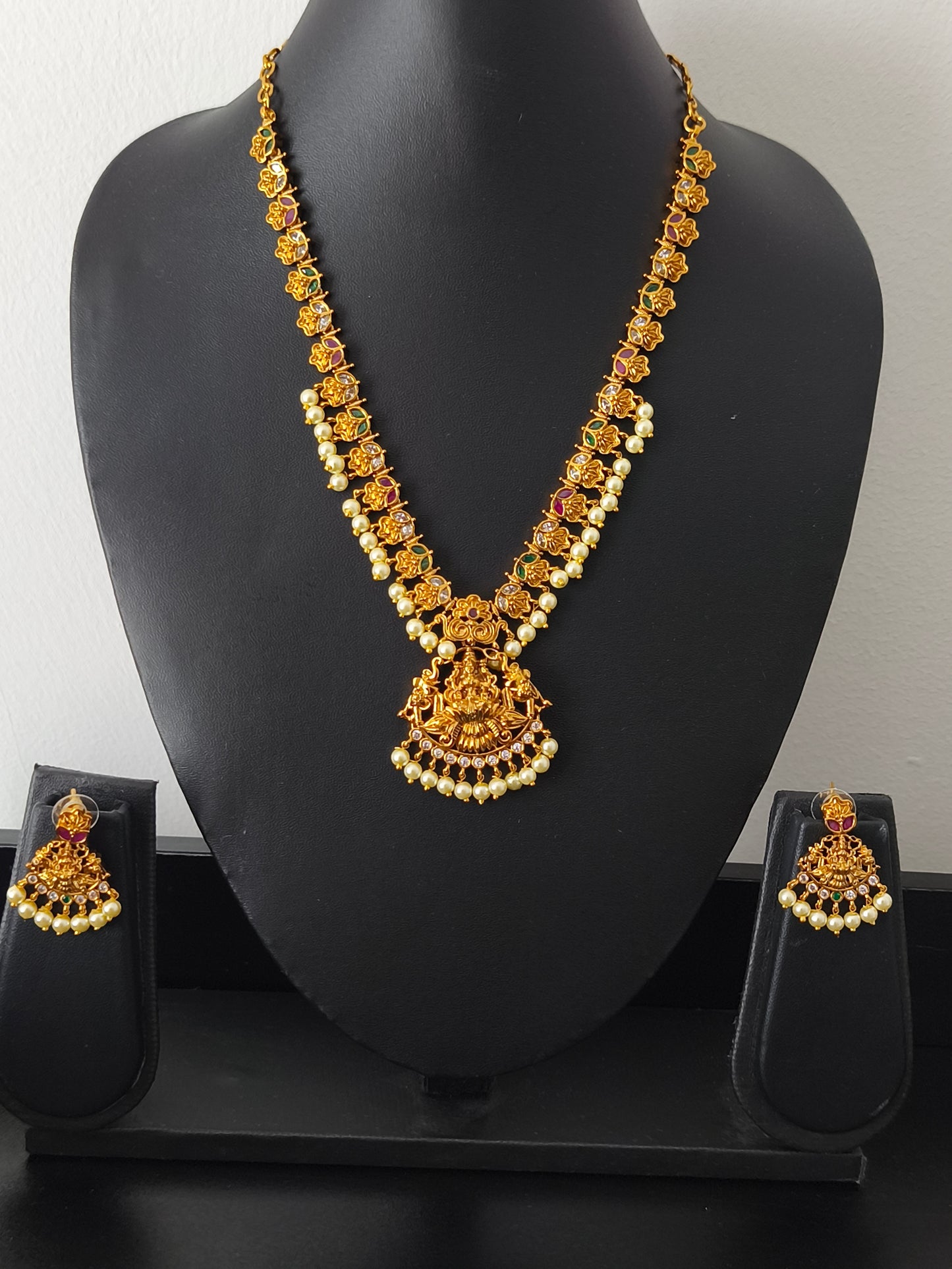 Matte Finish Necklace set with earrings