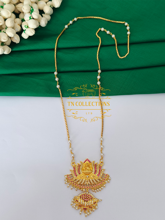 Micro Gold-Plated Traditional Pathakkam with single layer pearl chain (Ruby & white stones)