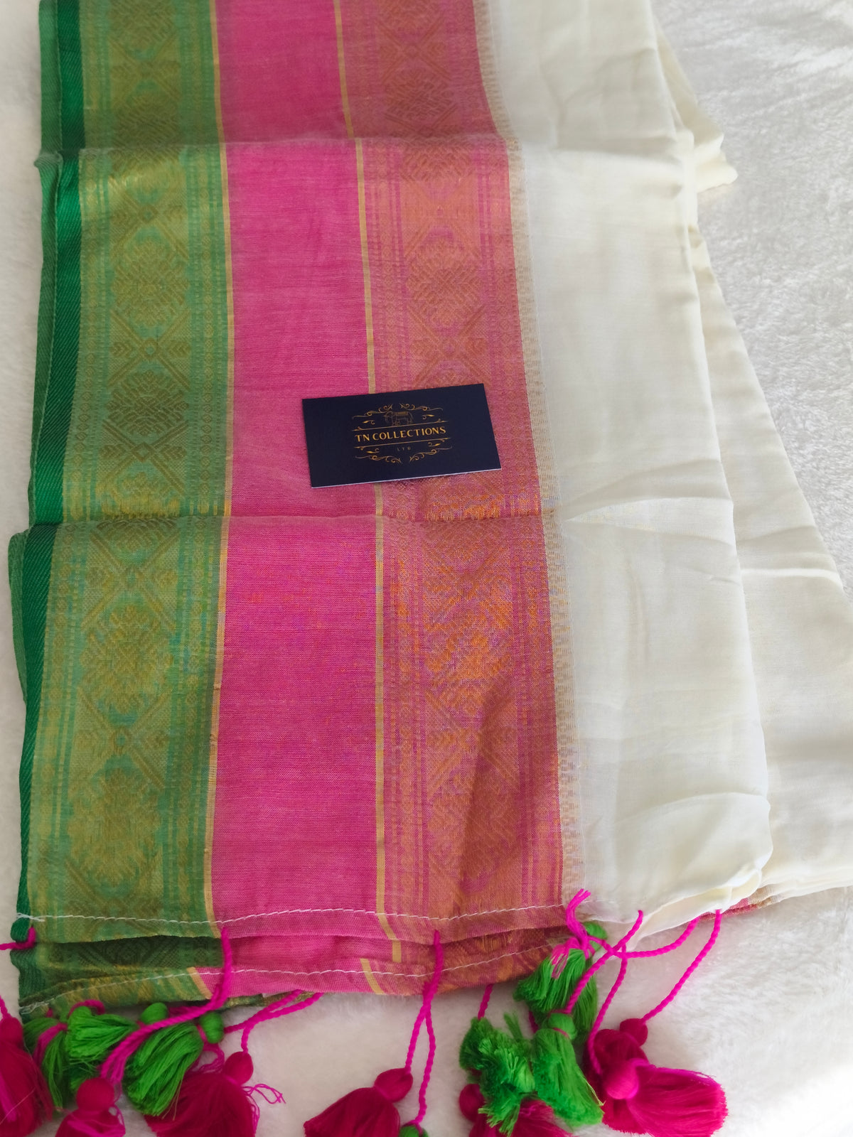 Trendy Mulmul cotton saree with Kanchi Border (White)