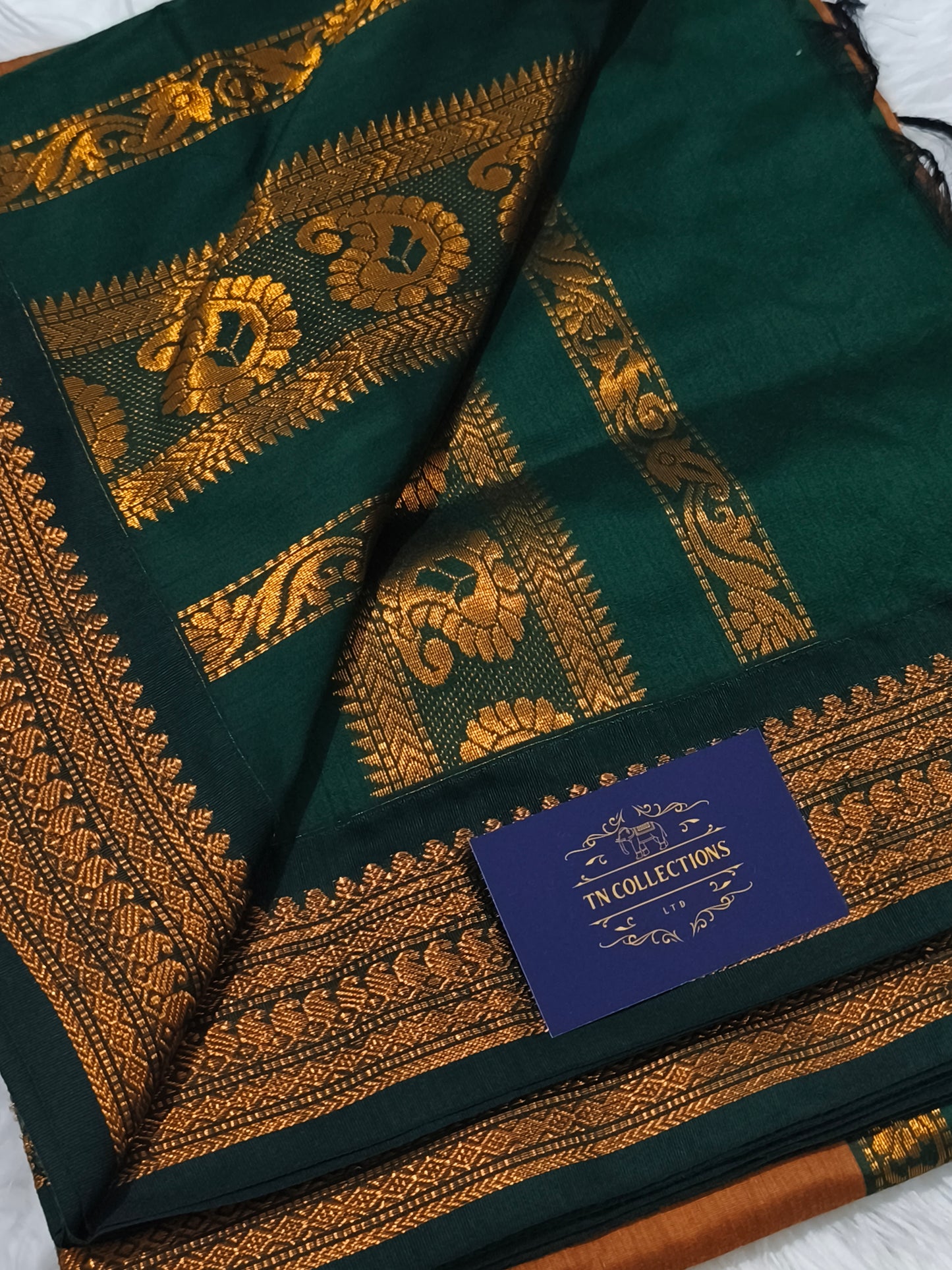 Stunning Kalyani cotton Pattu Saree with contrast blouse and rich pallu