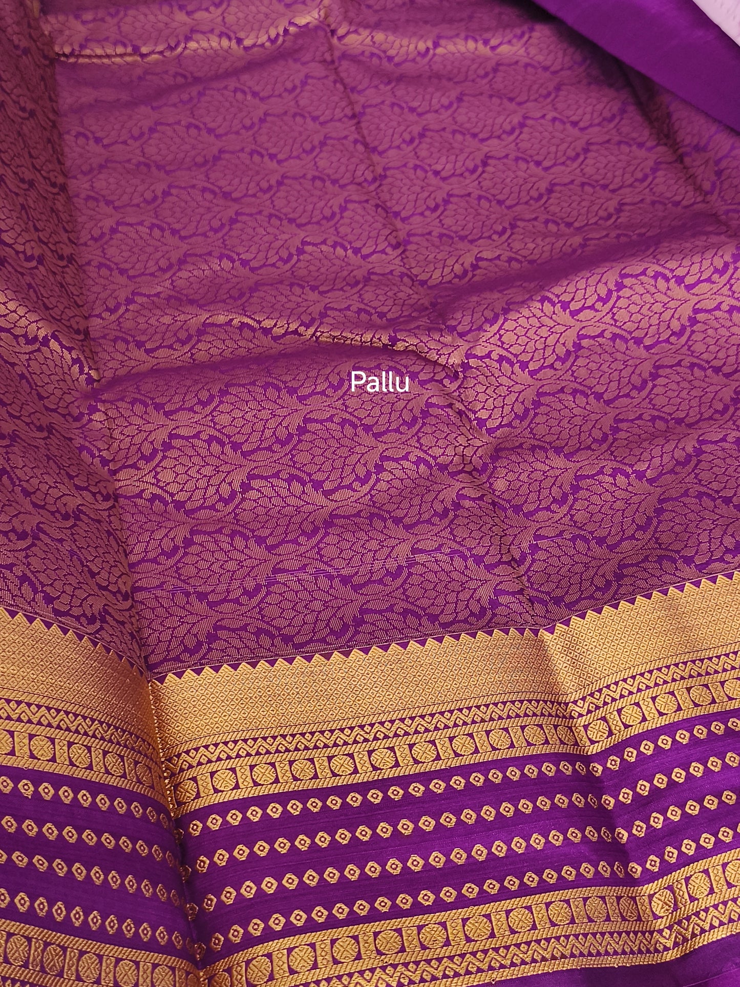 Elegant Kanchi Silk Saree with Contrast Running Blouse