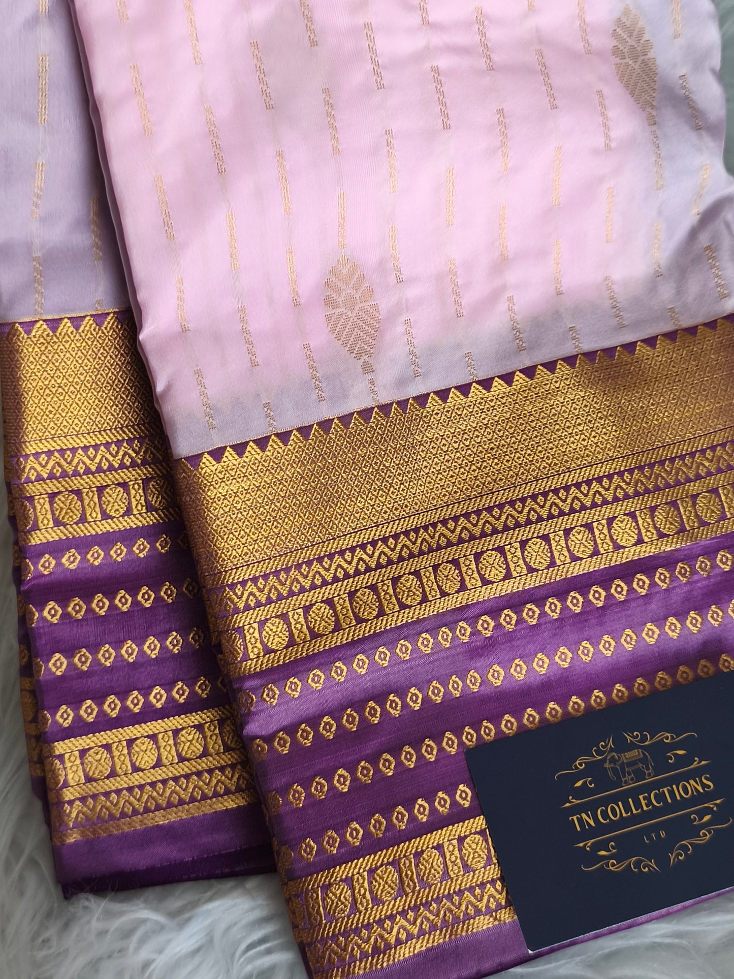 Elegant Kanchi Silk Saree with Contrast Running Blouse
