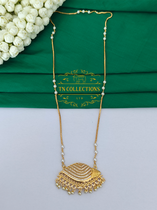 Micro Gold-Plated Sangu pathakkam with Single layer pearl chain