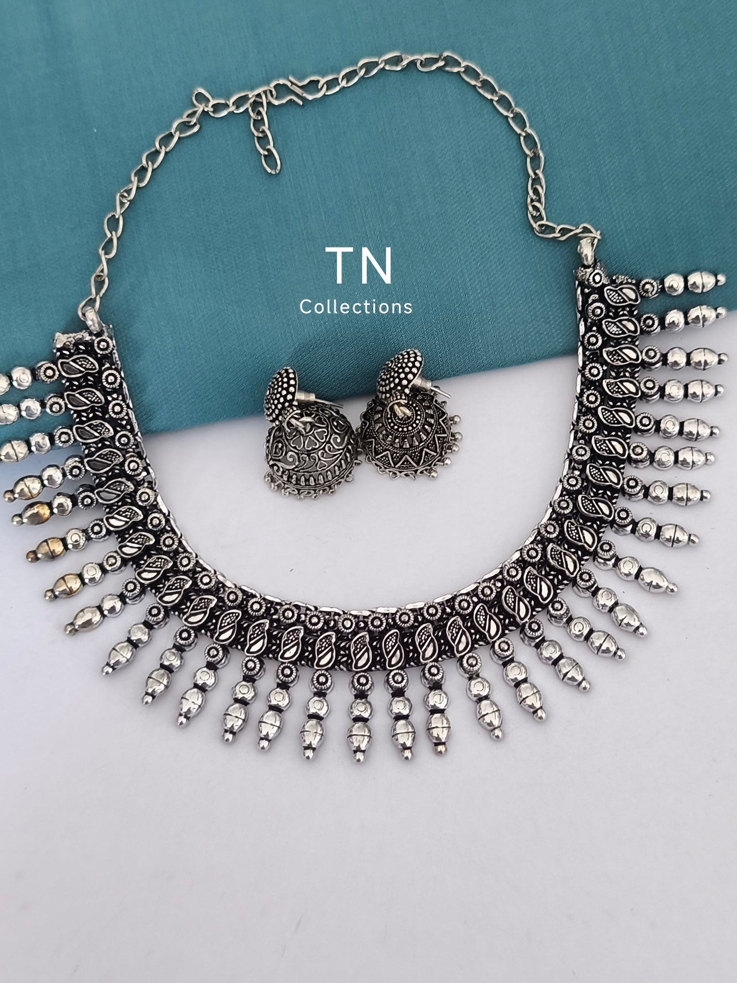 Silver Necklace with earrings