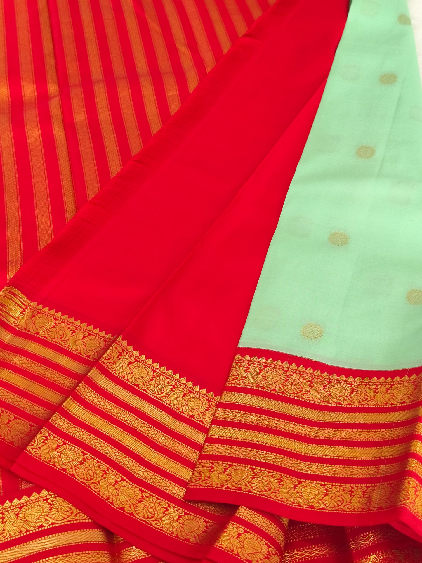 Pure handloom Kanchipuram Silk Saree (Pista Green)