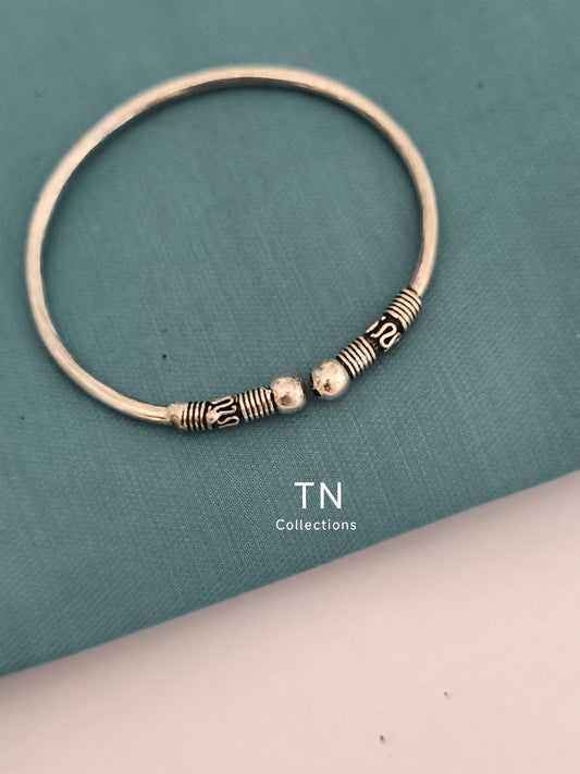 Openable bangle one size