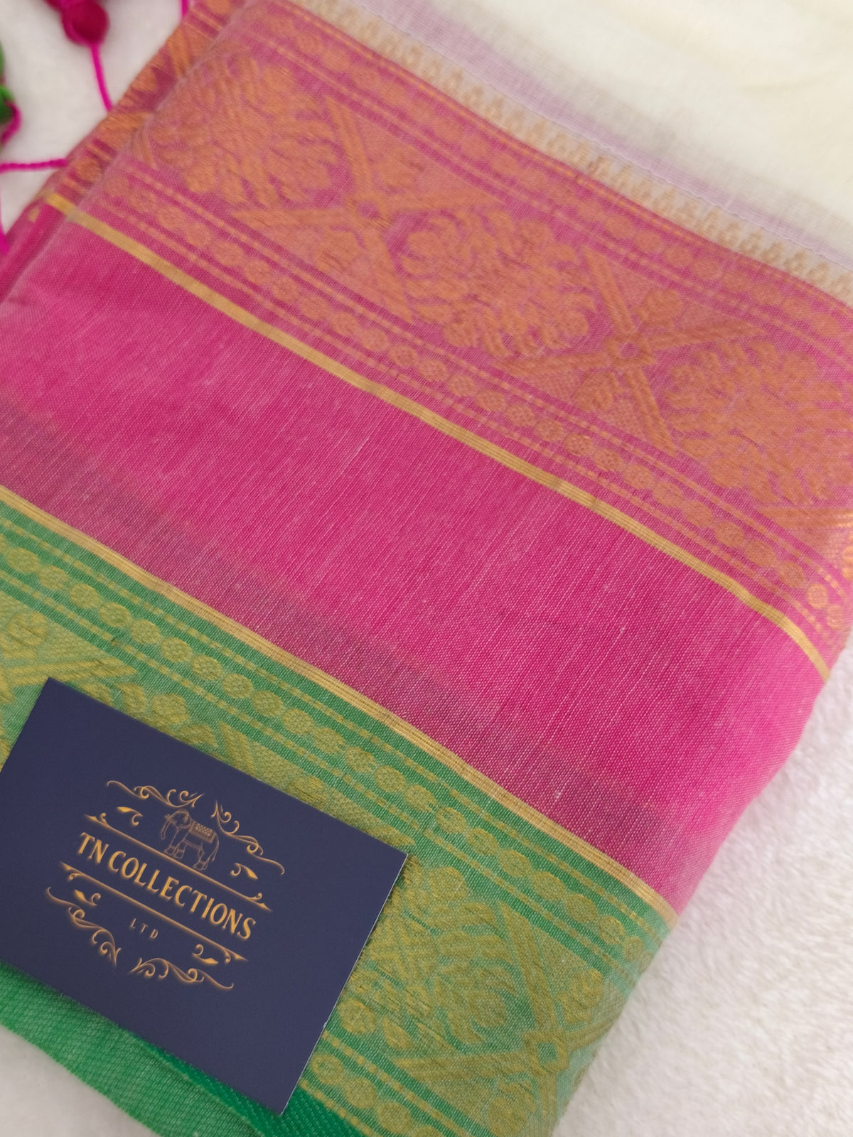Trendy Mulmul cotton saree with Kanchi Border (White)