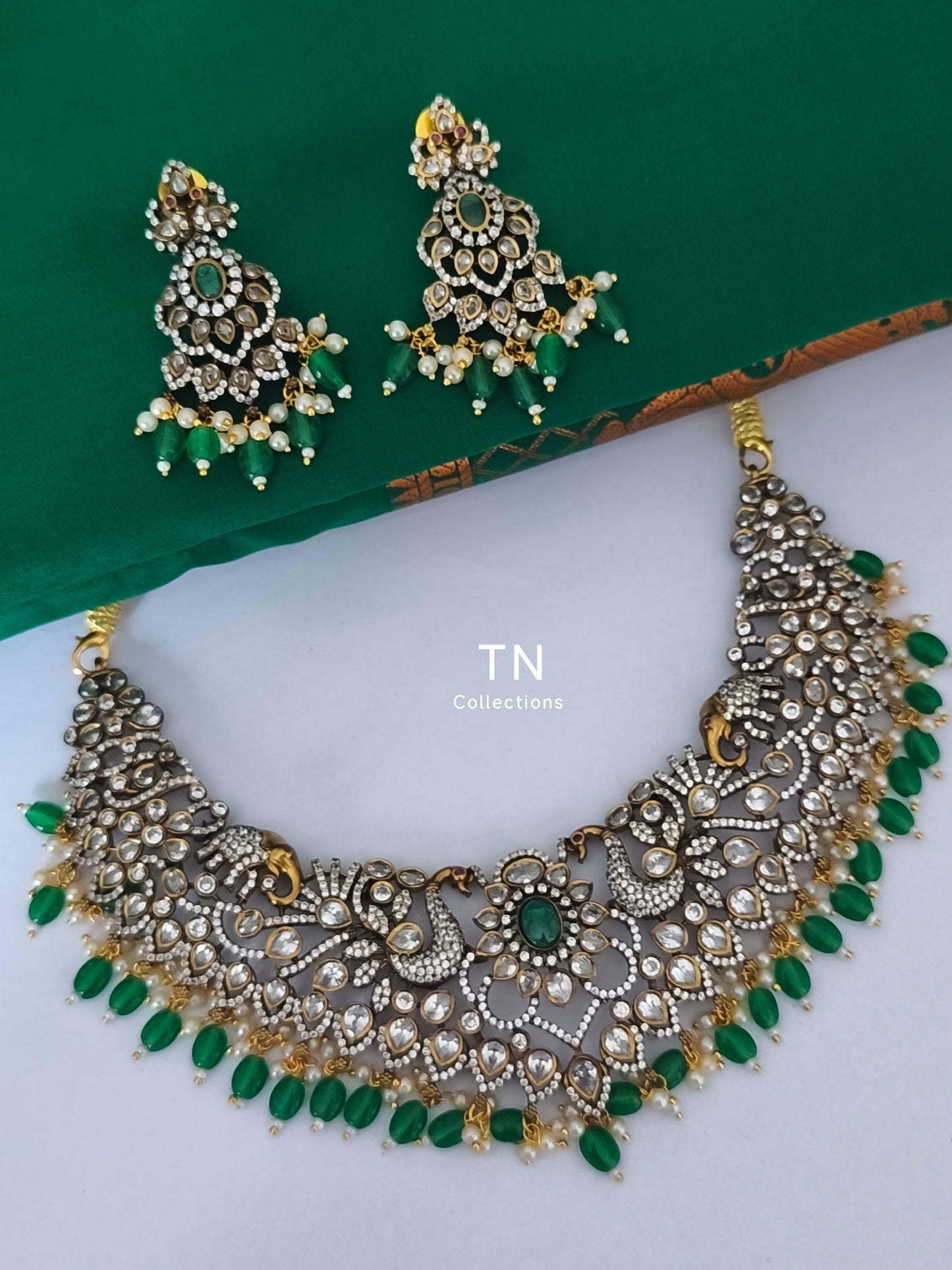 Victorian Finish Necklace Set (Green)