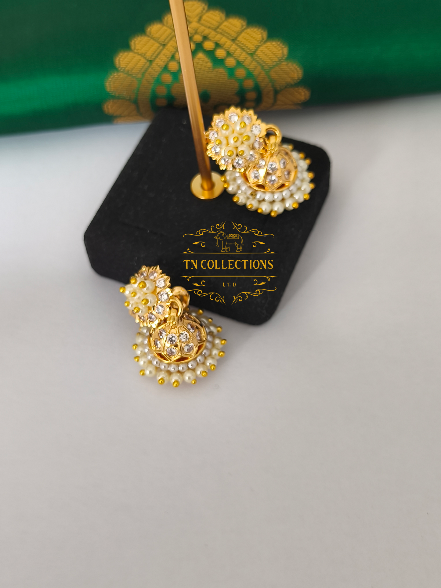 Micro gold plated Pearl Jumka Screw type