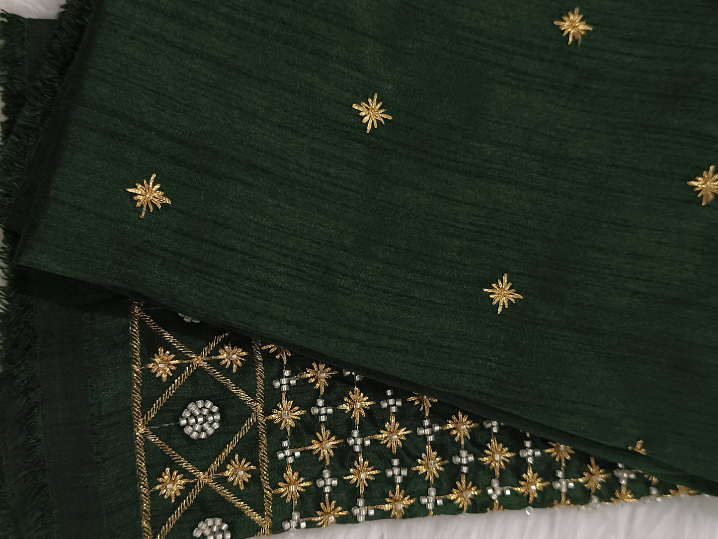 Aari Embroidery work Saree Blouse Material (Green)