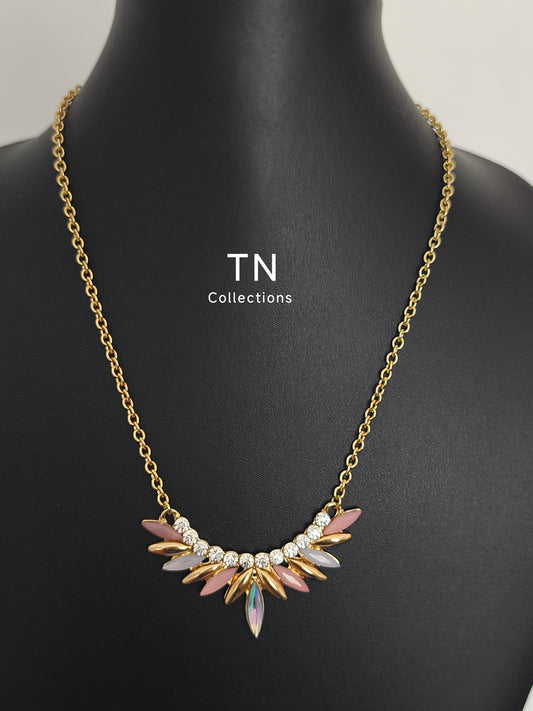 Elegant teardrop Design Necklace