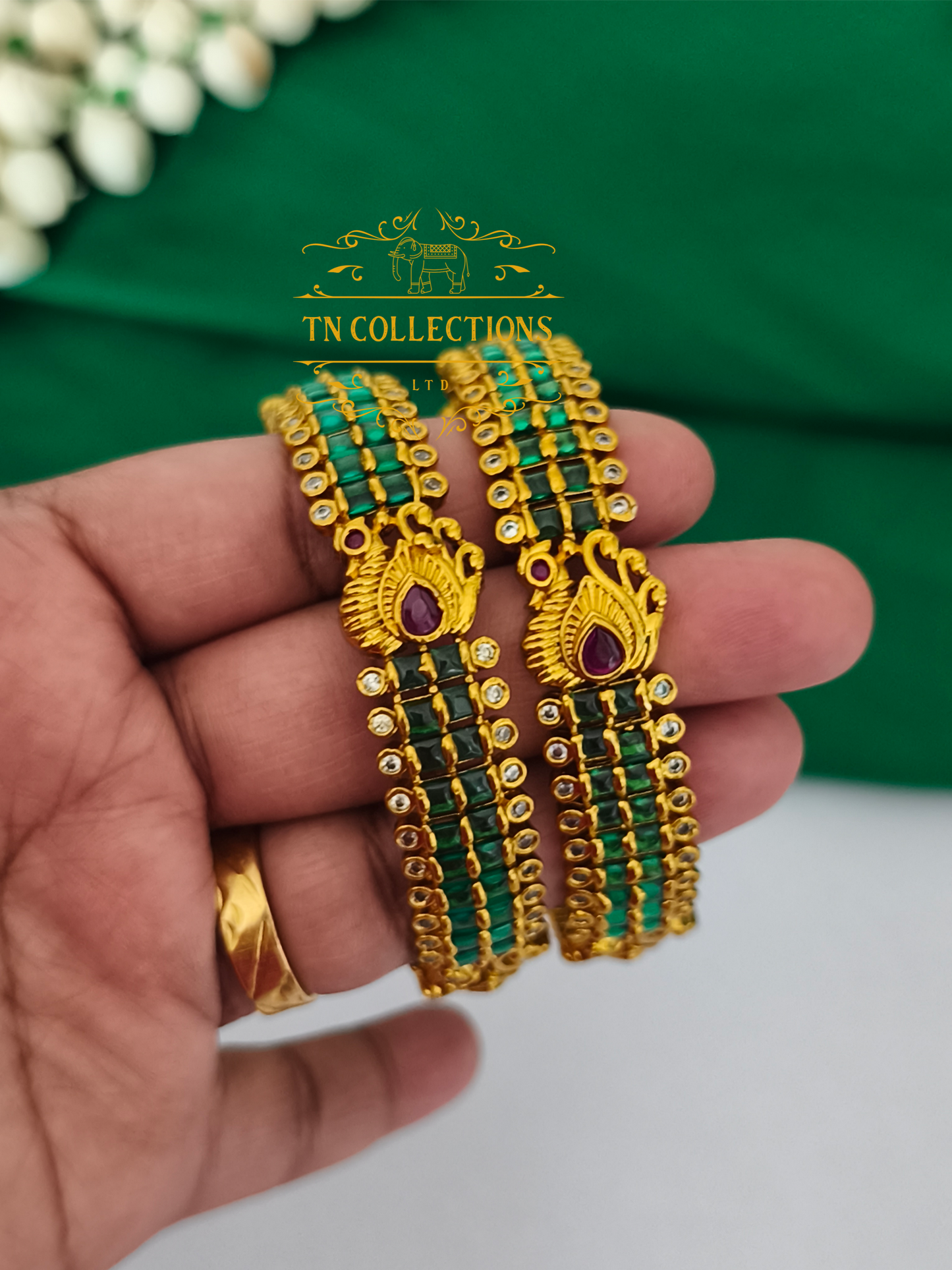 Matte Finish Kemp Stone Bangles Set