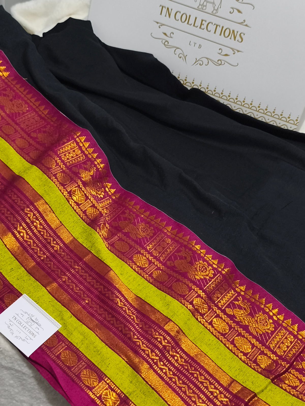 Kerala Special Mul Cotton Saree with Kanchi Border