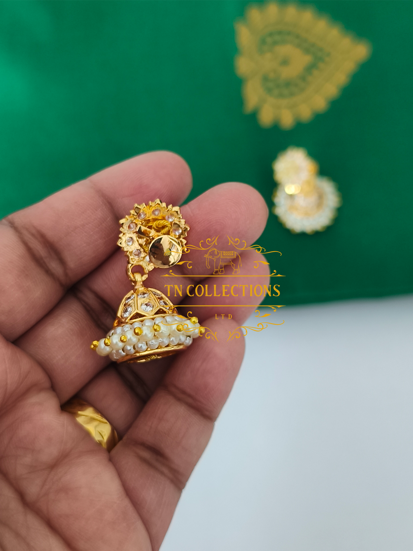 Micro gold plated Pearl Jumka Screw type