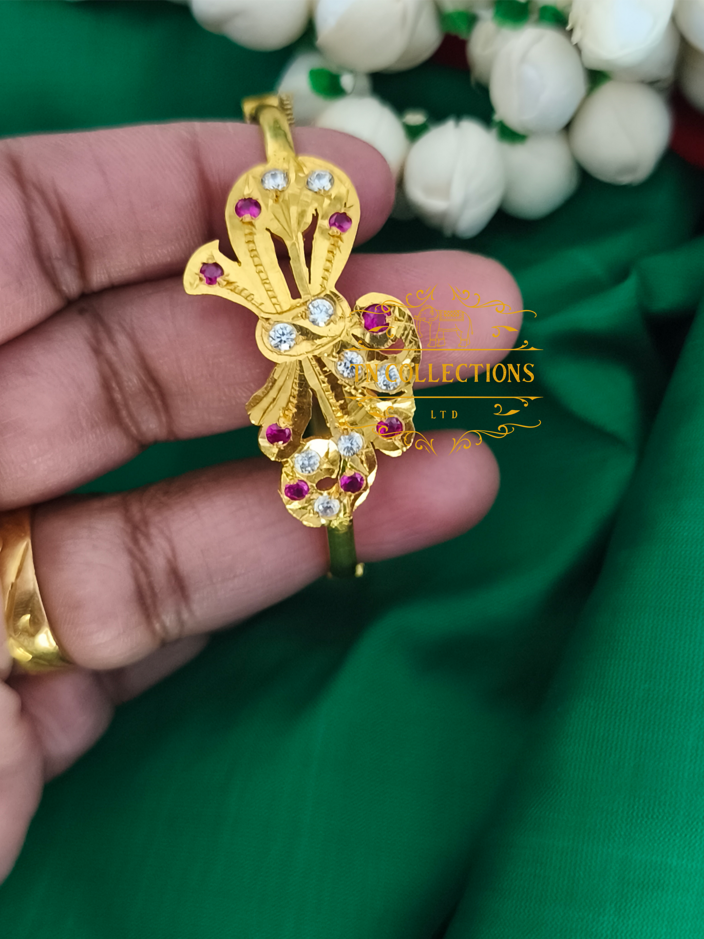 22ct Gold Plated Traditional Screw Bangle ( 🎀Bow Design)