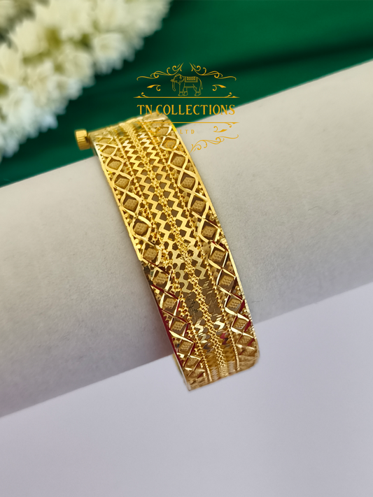 One Gram forming Screw Bangle