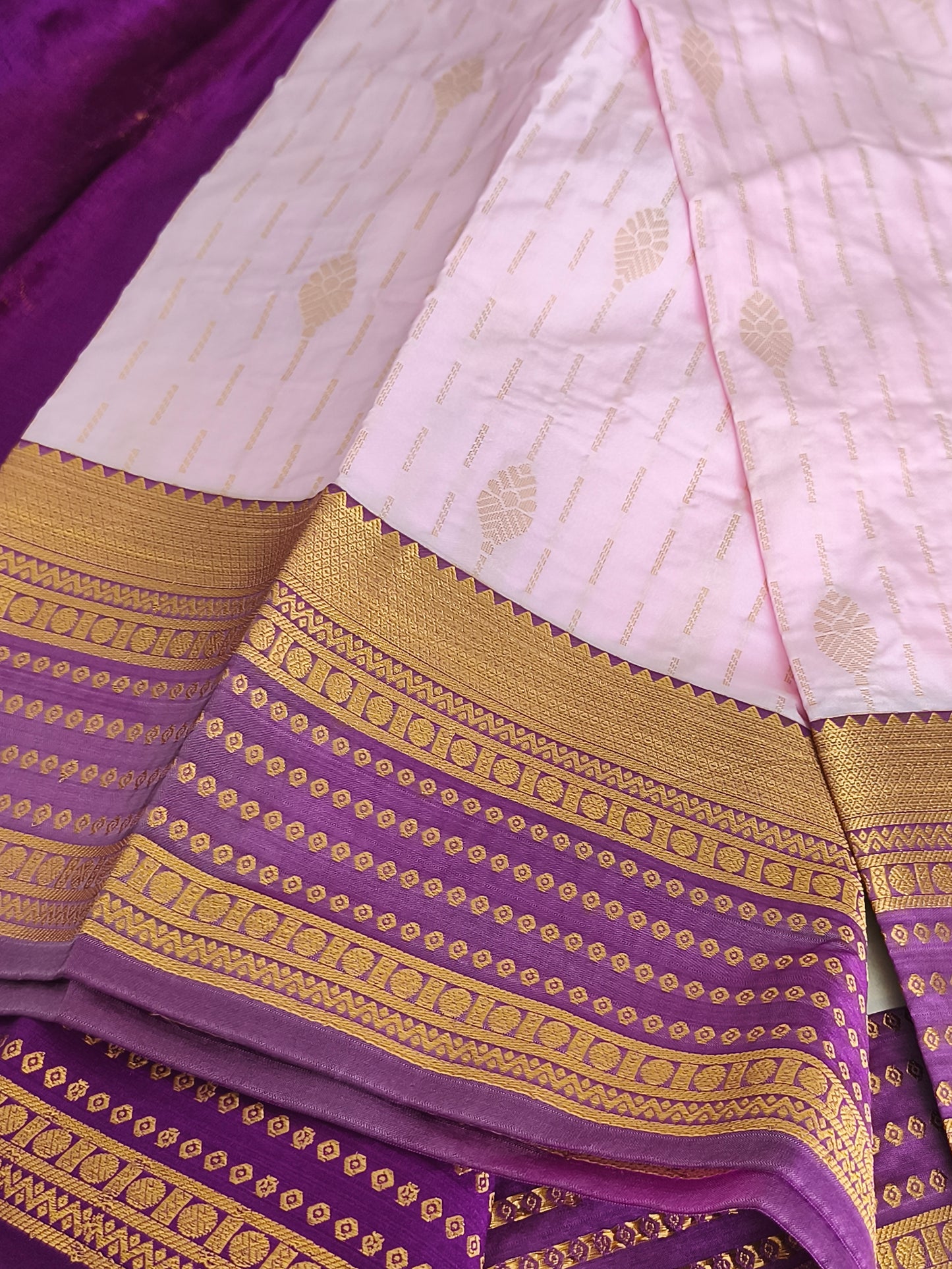 Elegant Kanchi Silk Saree with Contrast Running Blouse